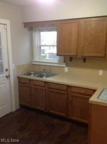 10005 Park Heights Drive, Garfield Heights, OH 44125