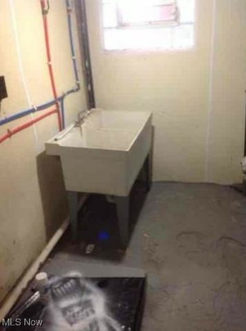 10005 Park Heights Drive, Garfield Heights, OH 44125