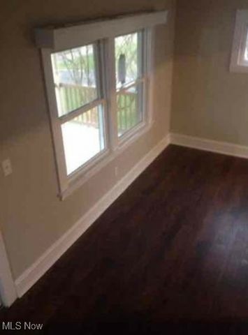 10005 Park Heights Drive, Garfield Heights, OH 44125