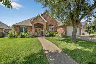 842 Carriage Dr, Tyler, TX 75703