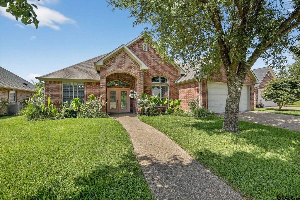 842 Carriage Dr, Tyler, TX 75703