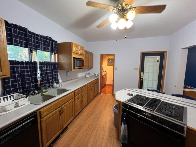 1819 Otley Avenue, Perry, IA 50220