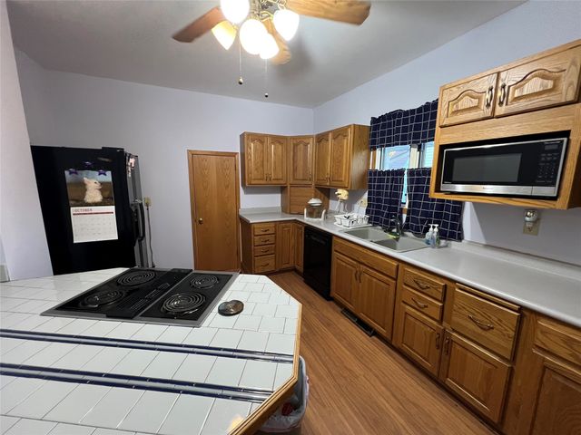 1819 Otley Avenue, Perry, IA 50220