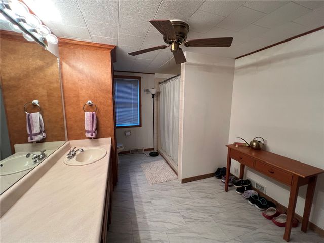 1819 Otley Avenue, Perry, IA 50220