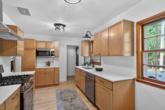 1020 NE 60th Avenue, Des Moines, IA 50313