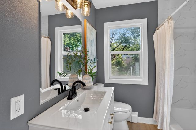 1020 NE 60th Avenue, Des Moines, IA 50313