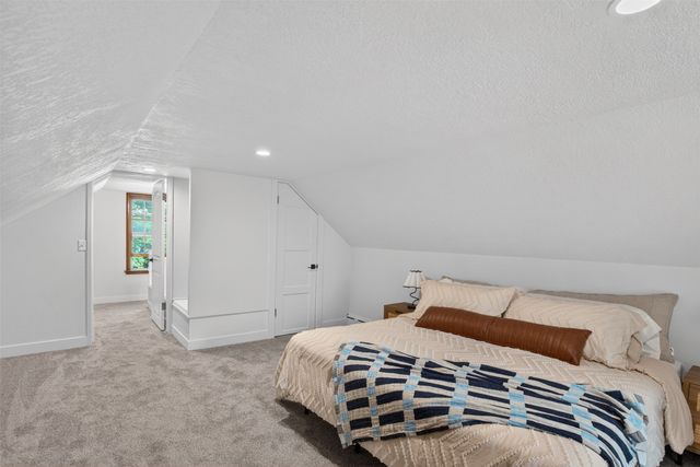 1020 NE 60th Avenue, Des Moines, IA 50313