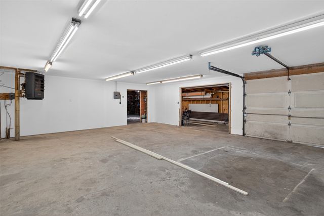 1020 NE 60th Avenue, Des Moines, IA 50313