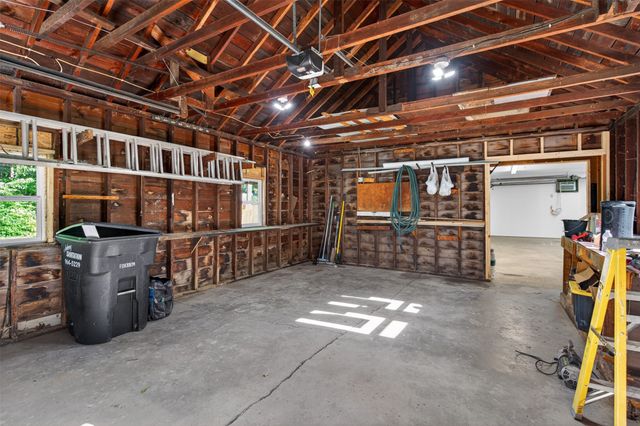 1020 NE 60th Avenue, Des Moines, IA 50313