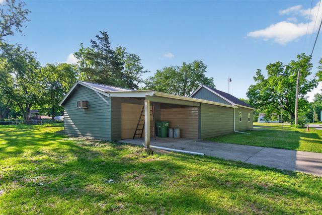 1020 NE 60th Avenue, Des Moines, IA 50313
