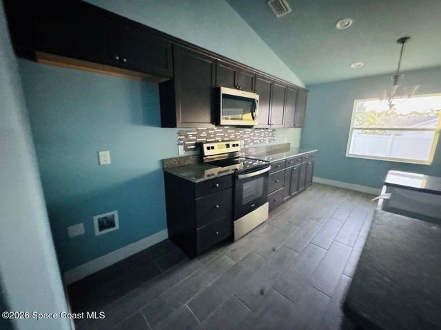 419 Gantry Street SW, Palm Bay, FL 32908