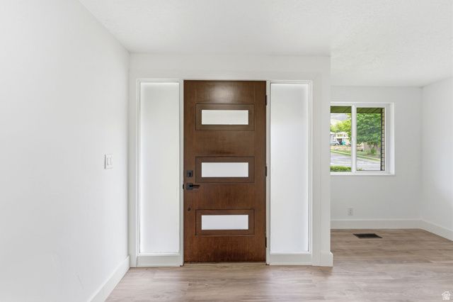 871 N BONITA WAY, Centerville, UT 84014