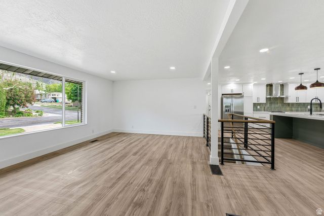 871 N BONITA WAY, Centerville, UT 84014