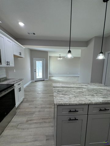 246 Beau Claire Circle, Byron, GA 31008