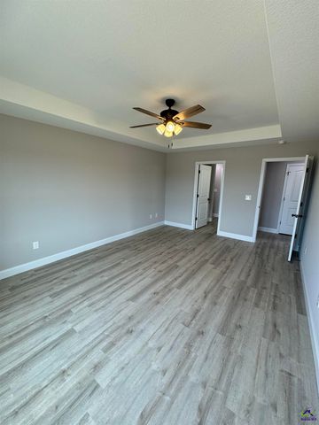 246 Beau Claire Circle, Byron, GA 31008