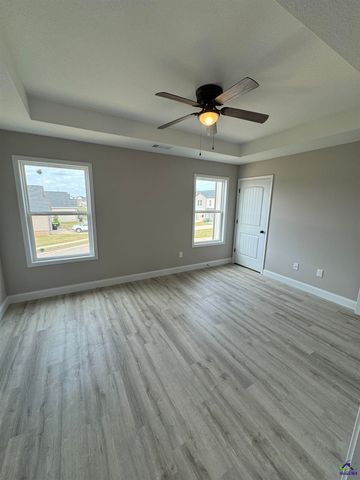 246 Beau Claire Circle, Byron, GA 31008