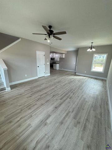 246 Beau Claire Circle, Byron, GA 31008