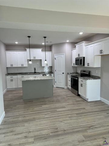 246 Beau Claire Circle, Byron, GA 31008