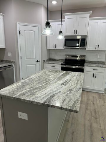 246 Beau Claire Circle, Byron, GA 31008