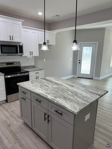 246 Beau Claire Circle, Byron, GA 31008