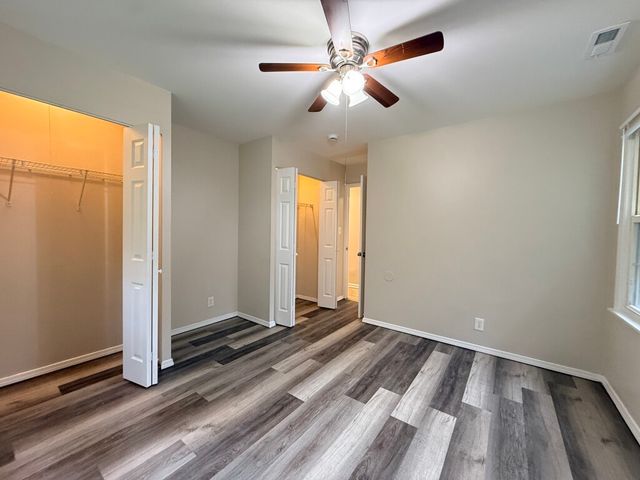 1004 Oakland Drive, Streamwood, IL 60107