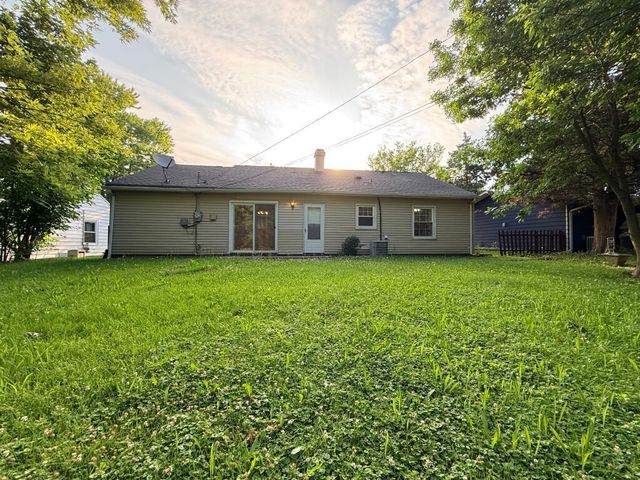 1004 Oakland Drive, Streamwood, IL 60107