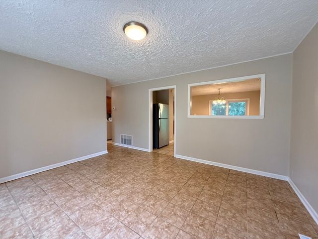 1004 Oakland Drive, Streamwood, IL 60107