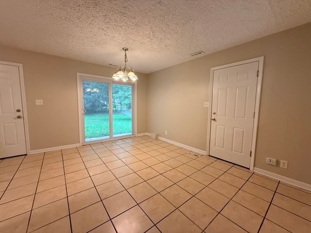 1004 Oakland Drive, Streamwood, IL 60107