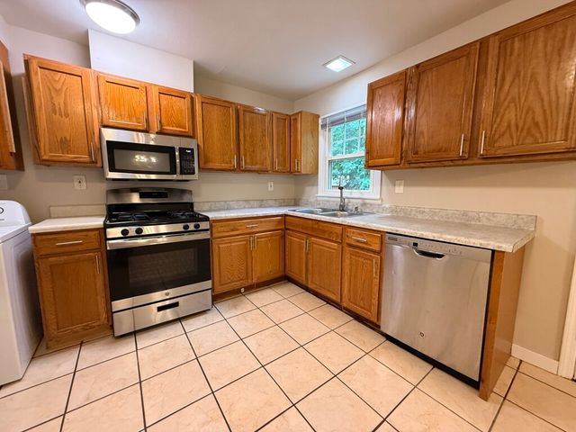 1004 Oakland Drive, Streamwood, IL 60107