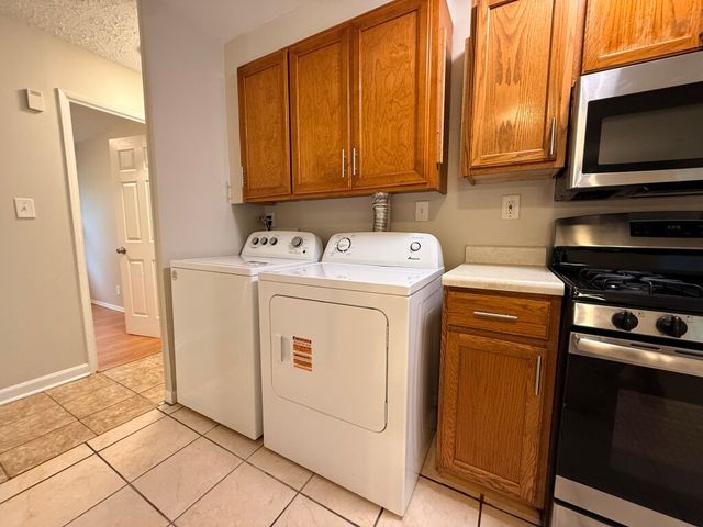 1004 Oakland Drive, Streamwood, IL 60107