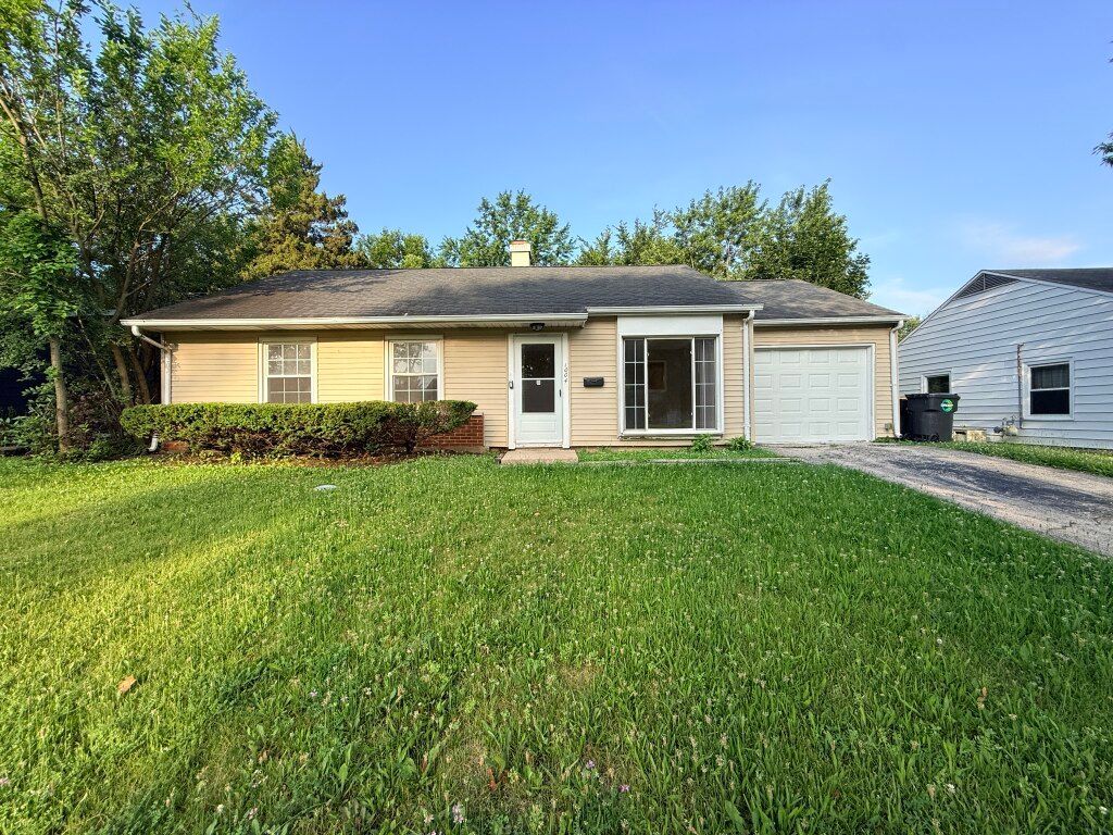1004 Oakland Drive, Streamwood, IL 60107