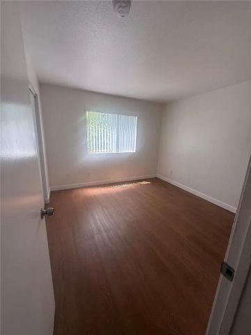1755 Sherman 205, Long Beach, CA 90804