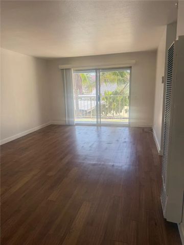 1755 Sherman 205, Long Beach, CA 90804