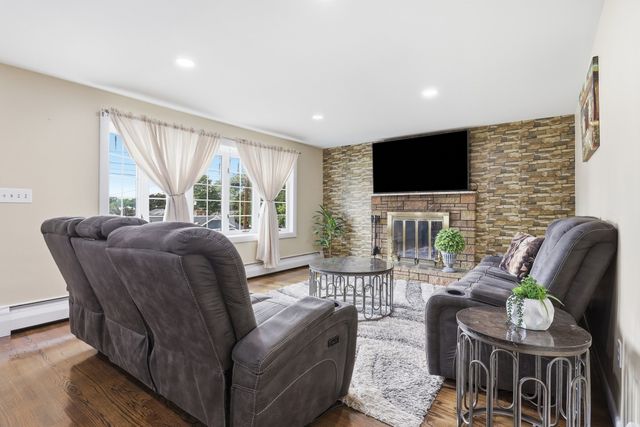 4 Monroe St, Lawrence, MA 01843