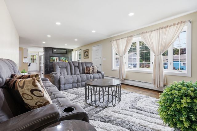4 Monroe St, Lawrence, MA 01843