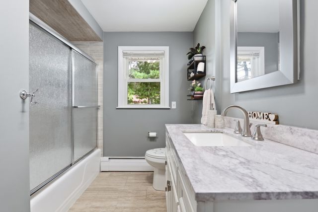4 Monroe St, Lawrence, MA 01843