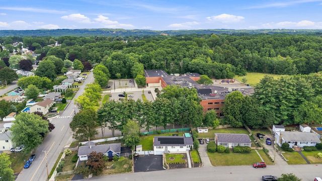 4 Monroe St, Lawrence, MA 01843