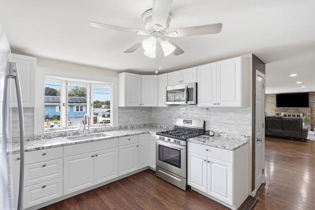 4 Monroe St, Lawrence, MA 01843