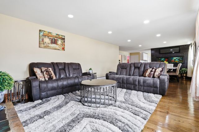 4 Monroe St, Lawrence, MA 01843