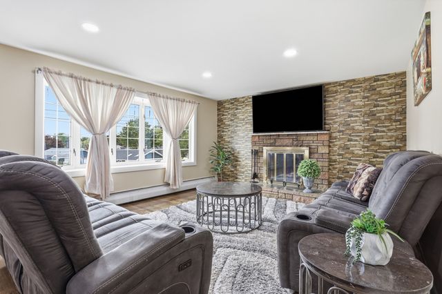 4 Monroe St, Lawrence, MA 01843