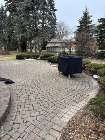 40131 Cucci Drive, Sterling Heights, MI 48313