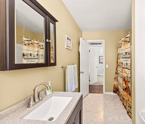 105 E Roberts Rd, Portland, TN 37148