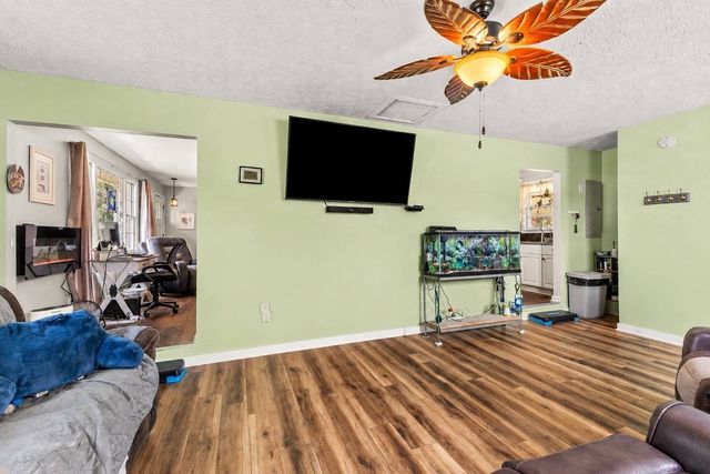 105 E Roberts Rd, Portland, TN 37148