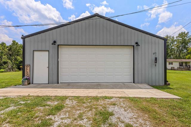 105 E Roberts Rd, Portland, TN 37148