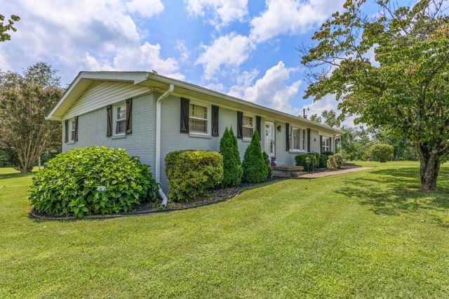 105 E Roberts Rd, Portland, TN 37148