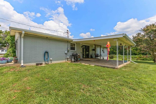 105 E Roberts Rd, Portland, TN 37148