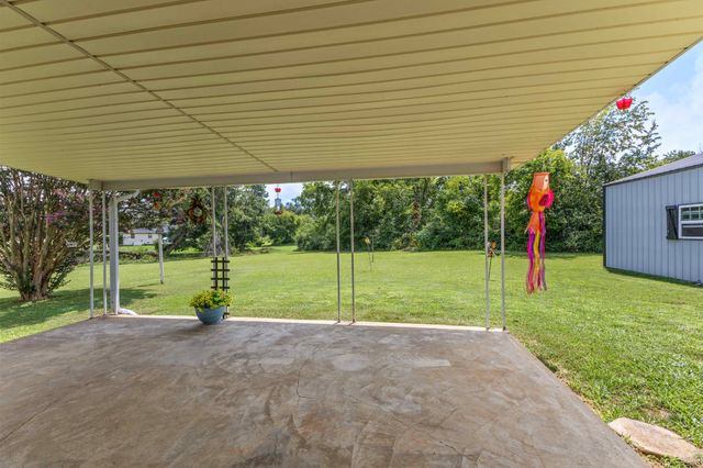 105 E Roberts Rd, Portland, TN 37148
