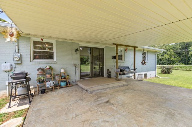 105 E Roberts Rd, Portland, TN 37148