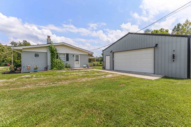 105 E Roberts Rd, Portland, TN 37148