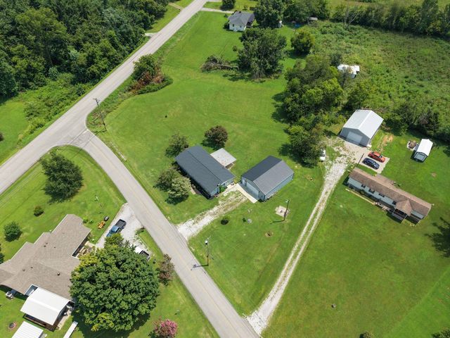 105 E Roberts Rd, Portland, TN 37148